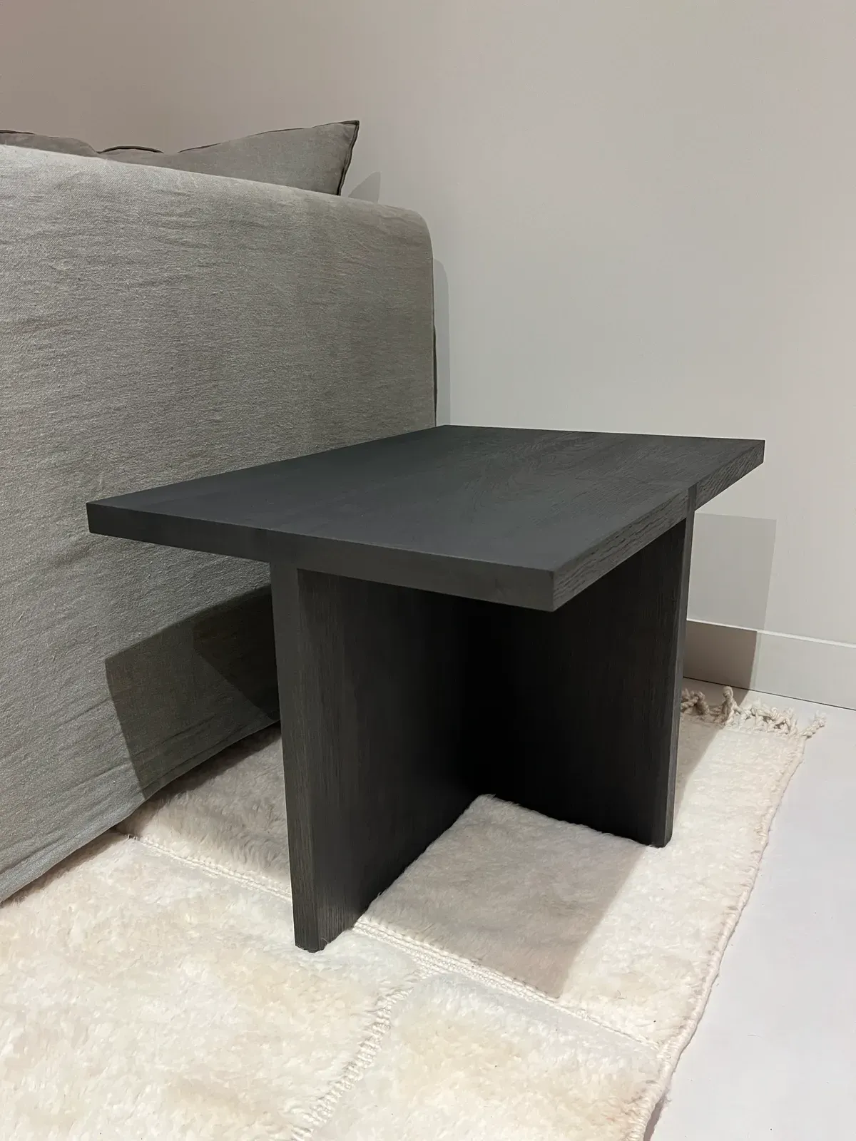Table d'appoint noir — Chêne massif teinté noir Rubio